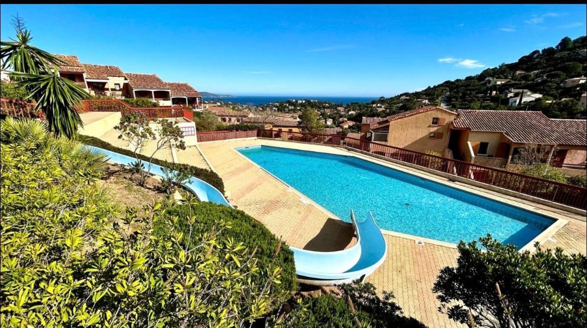 카발레르쉬르메르 Terrasse De 30M2 Vue Mer Panoramique 1 Chambre 아파트 외부 사진