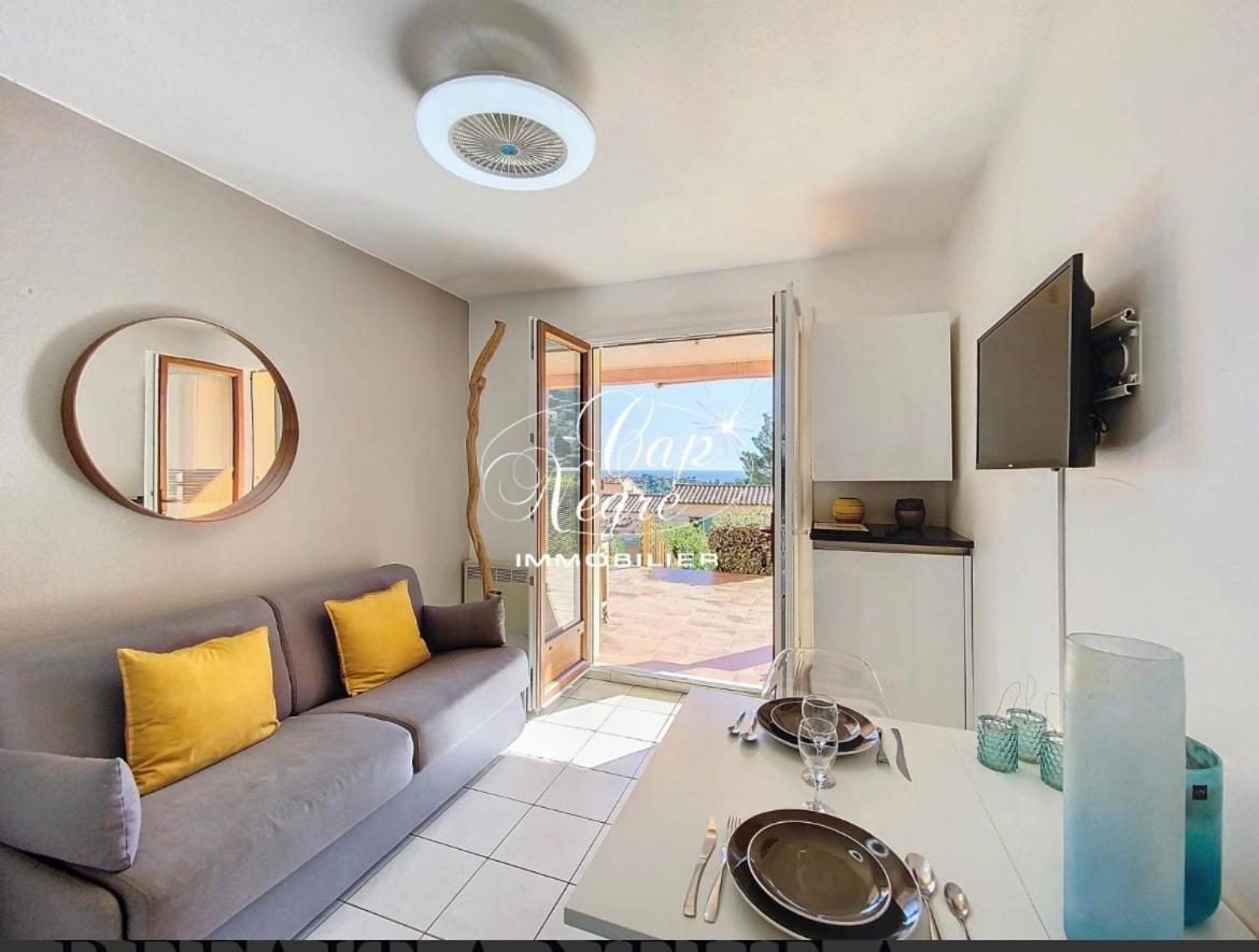 카발레르쉬르메르 Terrasse De 30M2 Vue Mer Panoramique 1 Chambre 아파트 외부 사진